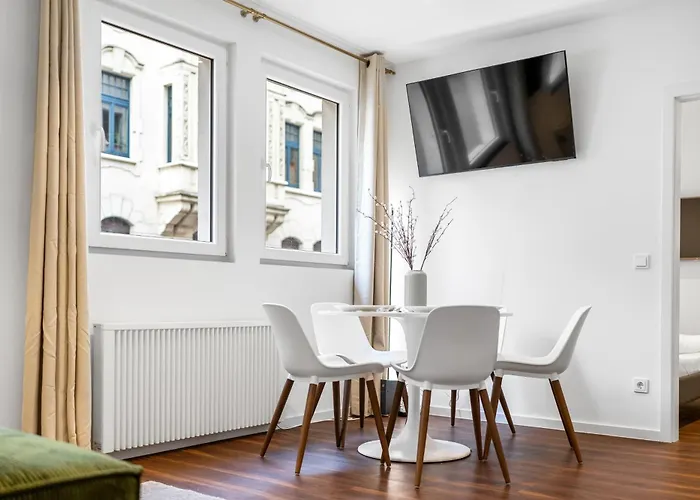 Apartment Modern Right In Trendy Agnesviertel Cologne