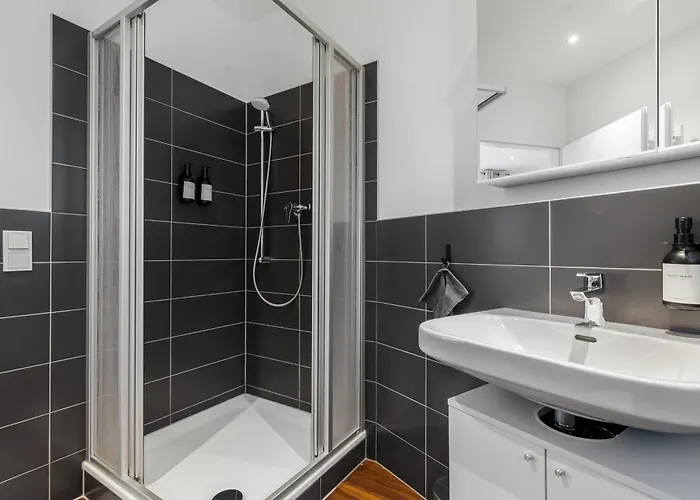 Apartment Modern Right In Trendy Agnesviertel Cologne